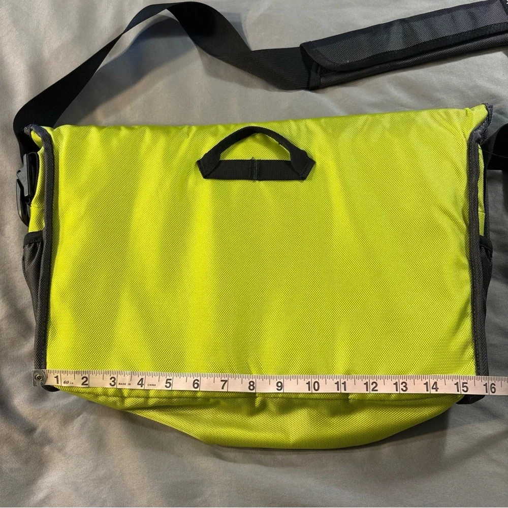 Columbia Titanium Laptop Messenger Bag Nylon Green/Black Organizer Pockets EUC